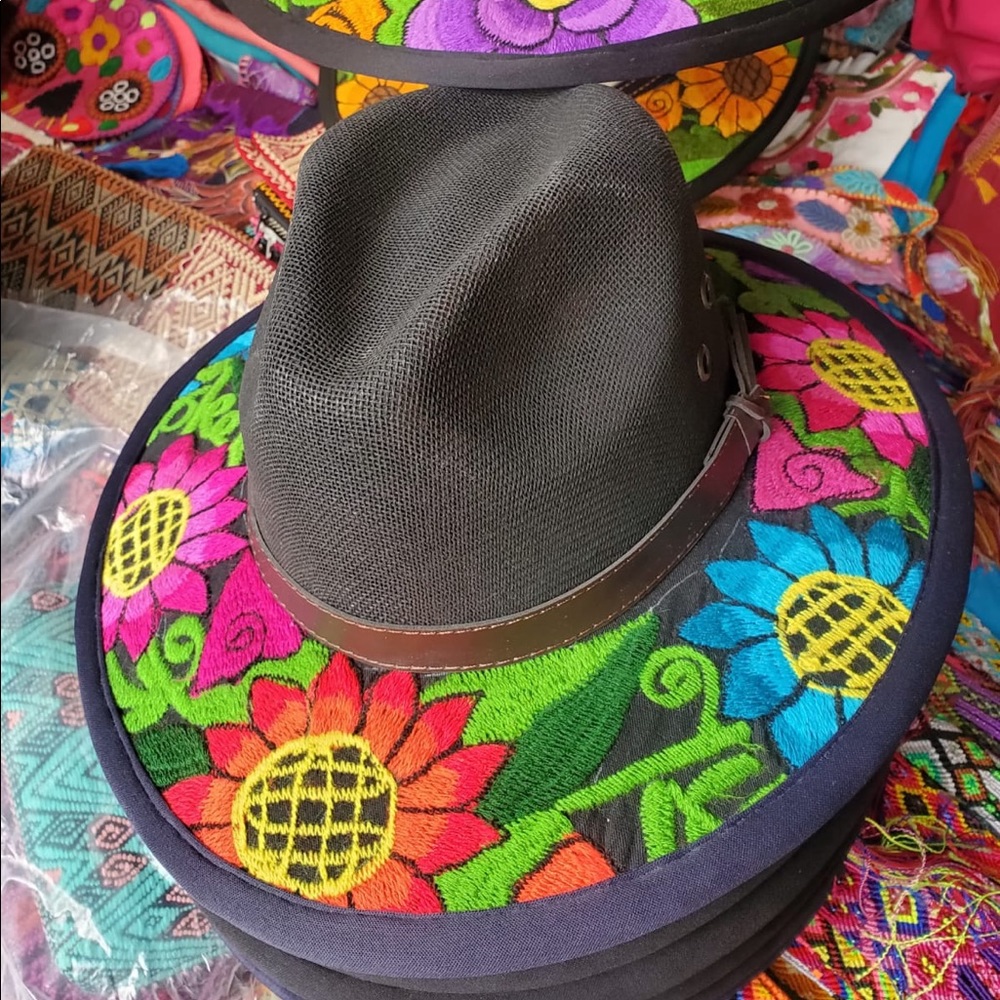 Embroided Bream hat
